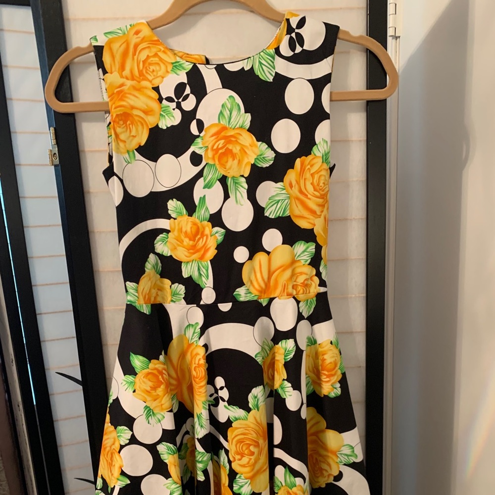 Girls’ dress